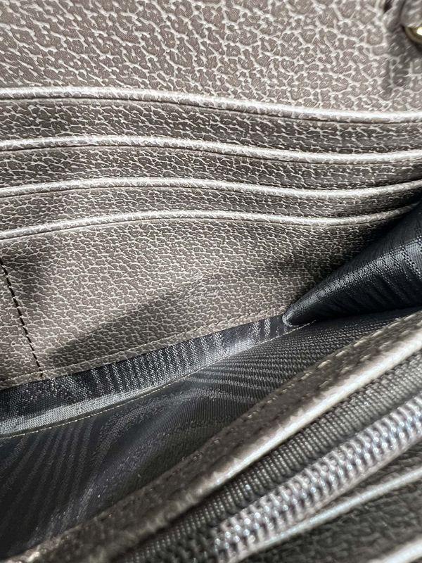 グッチ財布コピー着用イメージ